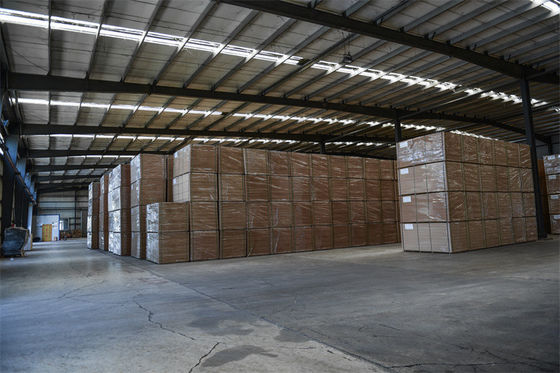 Panneaux MDF à haute densité intérieurs de qualité E0 4x8 4x10 6x8 6x9 Taille personnalisée