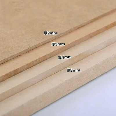 Fabrication à partir de fibres de bois d'épaisseur comprise entre 1,5 et 25 mm