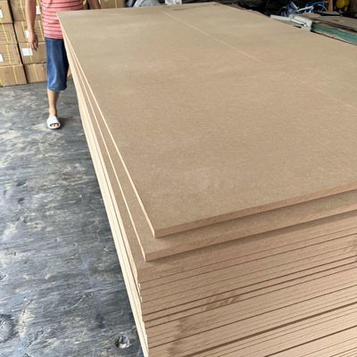 Mdf brut laminé en mélamine 18 mm Mdf artisanal en bois 3 mm 15 mm 18 mm pour intérieur