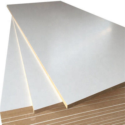 680-830KG/M3 Densité Fibre de bois 16 mm 19 mm Texturé blanc Mélamine Mdf pour armoire de cuisine
