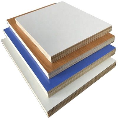 680-830KG/M3 Densité Fibre de bois 16 mm 19 mm Texturé blanc Mélamine Mdf pour armoire de cuisine