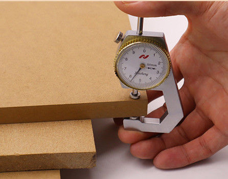 18 mm de mélamine prélaminée Mdf Hdf Plaque de fibre pour l'étanchéité et la colle E2