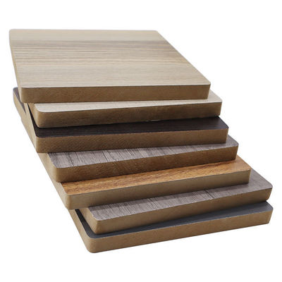 Plaque de mélamine blanche Mdf Hdf Pour meubles avec colle E0 et revêtement de mélamine durable