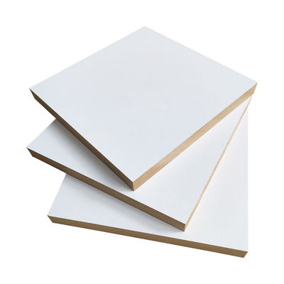 Plaque en fibres de densité moyenne de 16 mm blanche brillante/grenier de bois mélamine Mdf pour la fabrication de meubles