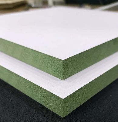 Plaque en fibres de densité moyenne de 16 mm blanche brillante/grenier de bois mélamine Mdf pour la fabrication de meubles