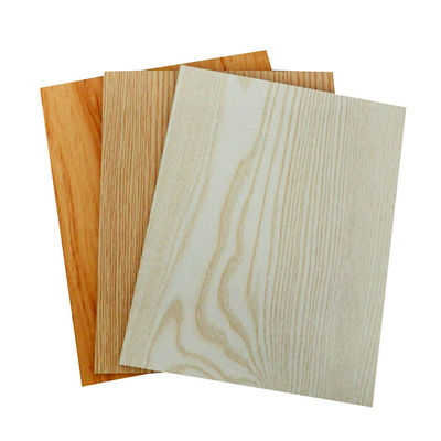 MDF de 15 mm de bois blanc de couleur melamine de grains de bois avec une densité de 680-830 kg/m3