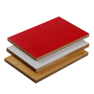 Panneau MDF de 18 mm et bois blanc couleur de grain Melamine MDF à l'épreuve de l'humidité