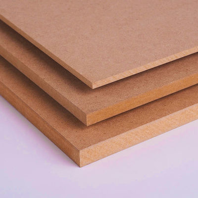18 mm E1 E2 Grain de carton MDF brut pour les exigences de décoration intérieure et de mobilier